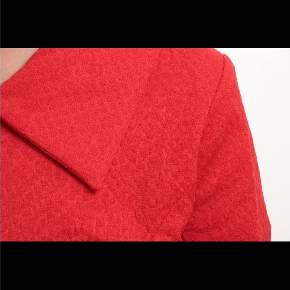 1960s Vintage Red Matelasse Quilted Collared House Dress - Picture 2 of 5
